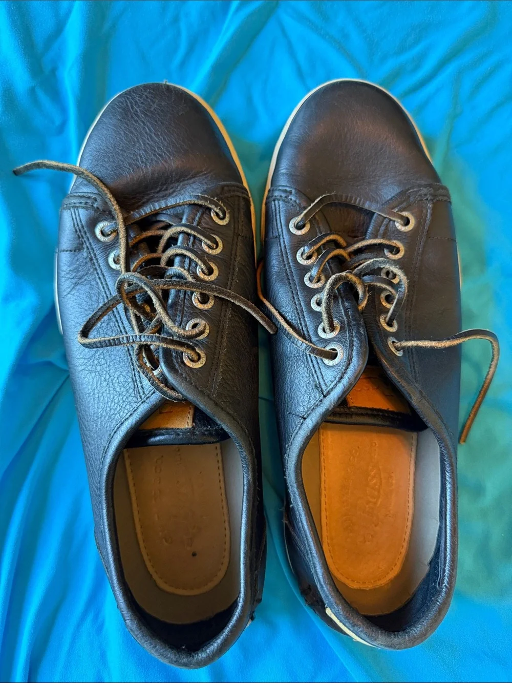 G.H. Bass & Co. Black Leather Boat Shoes. Mens 8.5. Leather laces.